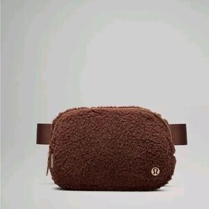 Lululemon Everywhere Belt Bag Fleece